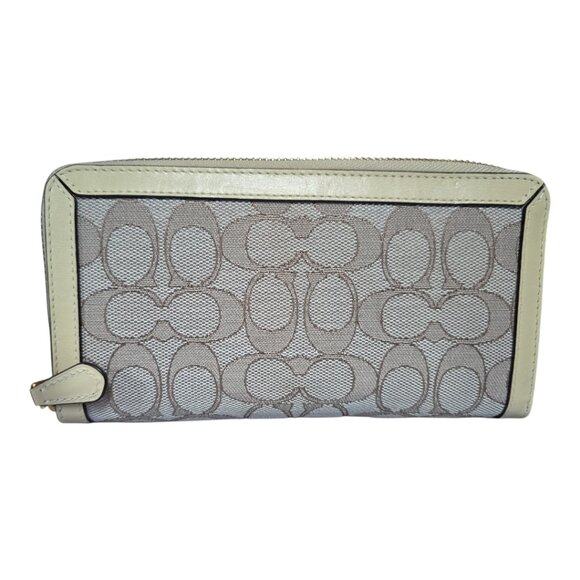 Coach Accordian Zip Wallet in Signature Jacquard - Picture 1 of 5